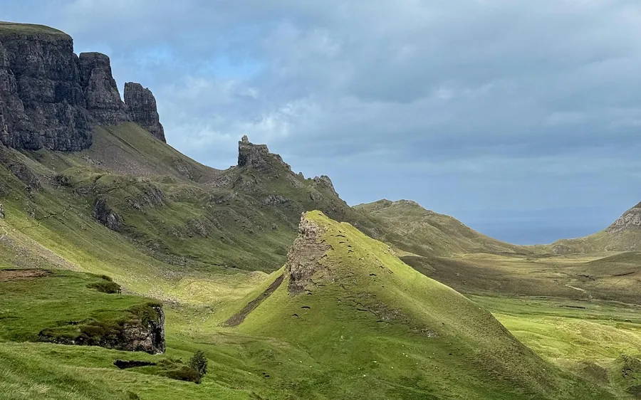 Le creste verdi e le guglie rocciose del Quiraing